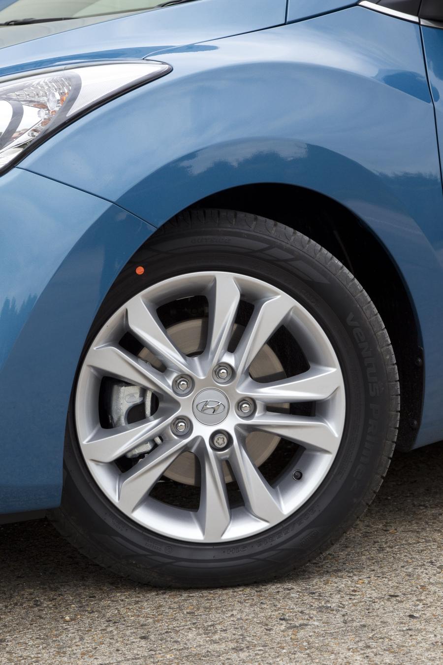  Hyundai i30 Wagon 2012 года  (UK) (фото 32 из 70)